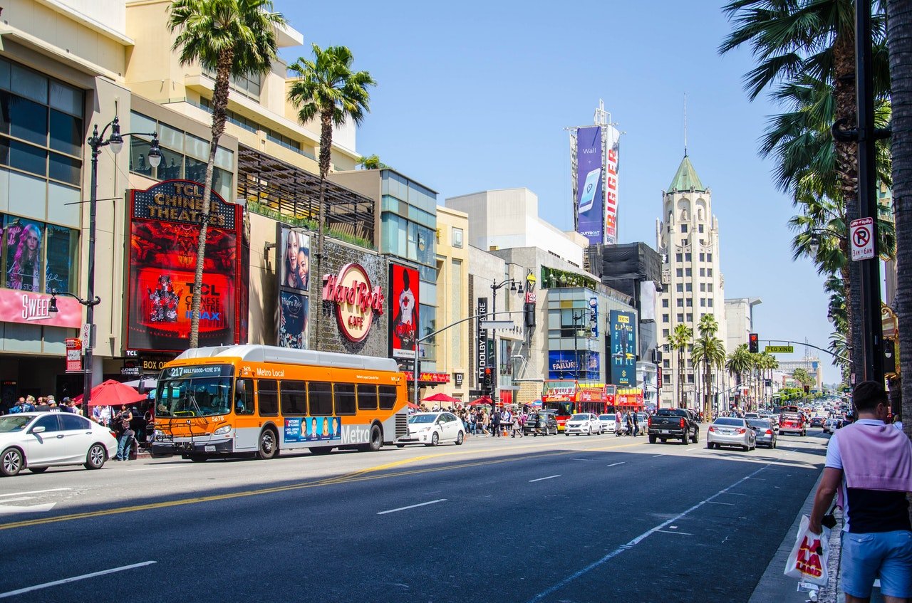 Actress Injured in Left-Hand Turn Accident, a Common Traffic Danger in Los Angeles