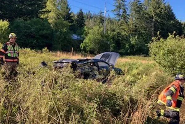 5-Vehicle Crash in Renton-WA Injures 3 and Starts Brush Fire